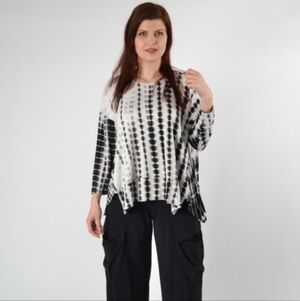 ALEMBIKA Asymmetric Hem Black + White Print Top M